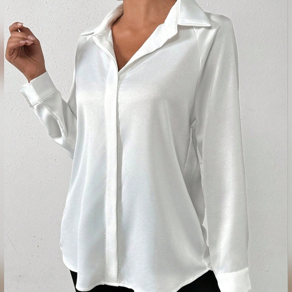 White Simple Shirt With Asymmetric Hemline - Picture 5 of 5